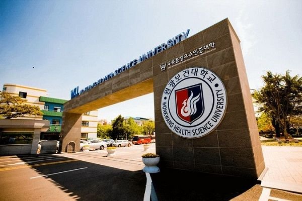 Cổng trường Đại học Khoa học y tế Wonkwang Cổng trường Đại học Khoa học y tế Wonkwang