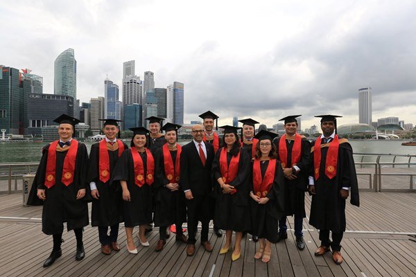Những sinh viên tốt nghiệp khóa học Những sinh viên tốt nghiệp khóa học