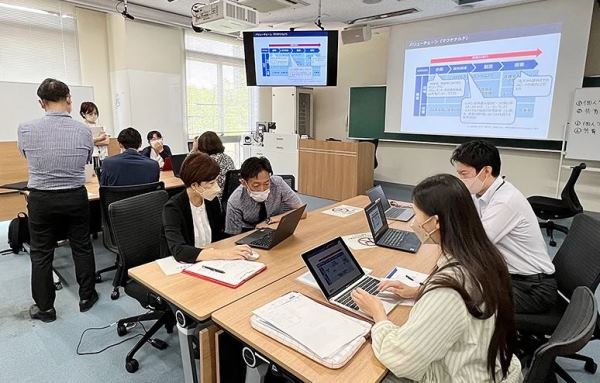 Một buổi thực hành của sinh viên tại Prefectural University of Hiroshima Một buổi thực hành của sinh viên tại Prefectural University of Hiroshima