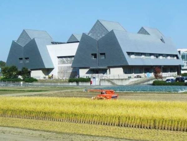 Cơ sở Seika với khu trang trại tổng hợp thuộc đại học Tỉnh Kyoto Cơ sở Seika với khu trang trại tổng hợp thuộc đại học Tỉnh Kyoto