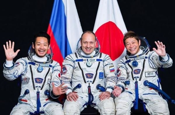 Yozo Hirano (trái) trong chuyến tham quan Trạm vũ trụ quốc tế ISS Yozo Hirano (trái) trong chuyến tham quan Trạm vũ trụ quốc tế ISS