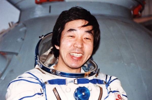 Nhà báo Toyohiro Akiyama trước chuyến bay lên trạm vũ trụ Mir Nhà báo Toyohiro Akiyama trước chuyến bay lên trạm vũ trụ Mir