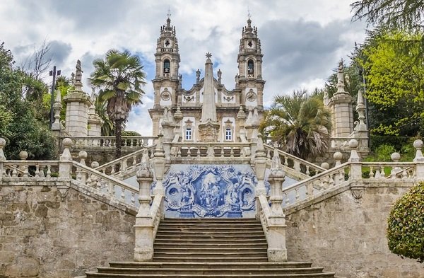 Lamego - Thị trấn cổ baroque nổi tiếng tại Bồ Đào Nha. Lamego - Thị trấn cổ baroque nổi tiếng tại Bồ Đào Nha.