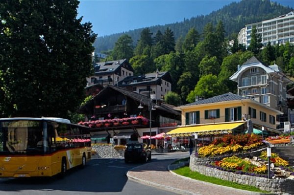 ngoi-lang-xinh-dep-xung-quanh-hoc-xa-leysin-cua-shms.jpg